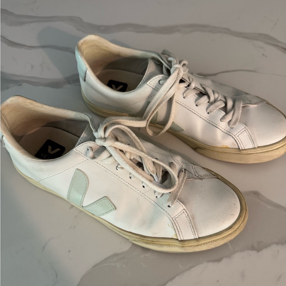 Veja Esplar Leather Low Top Sneakers